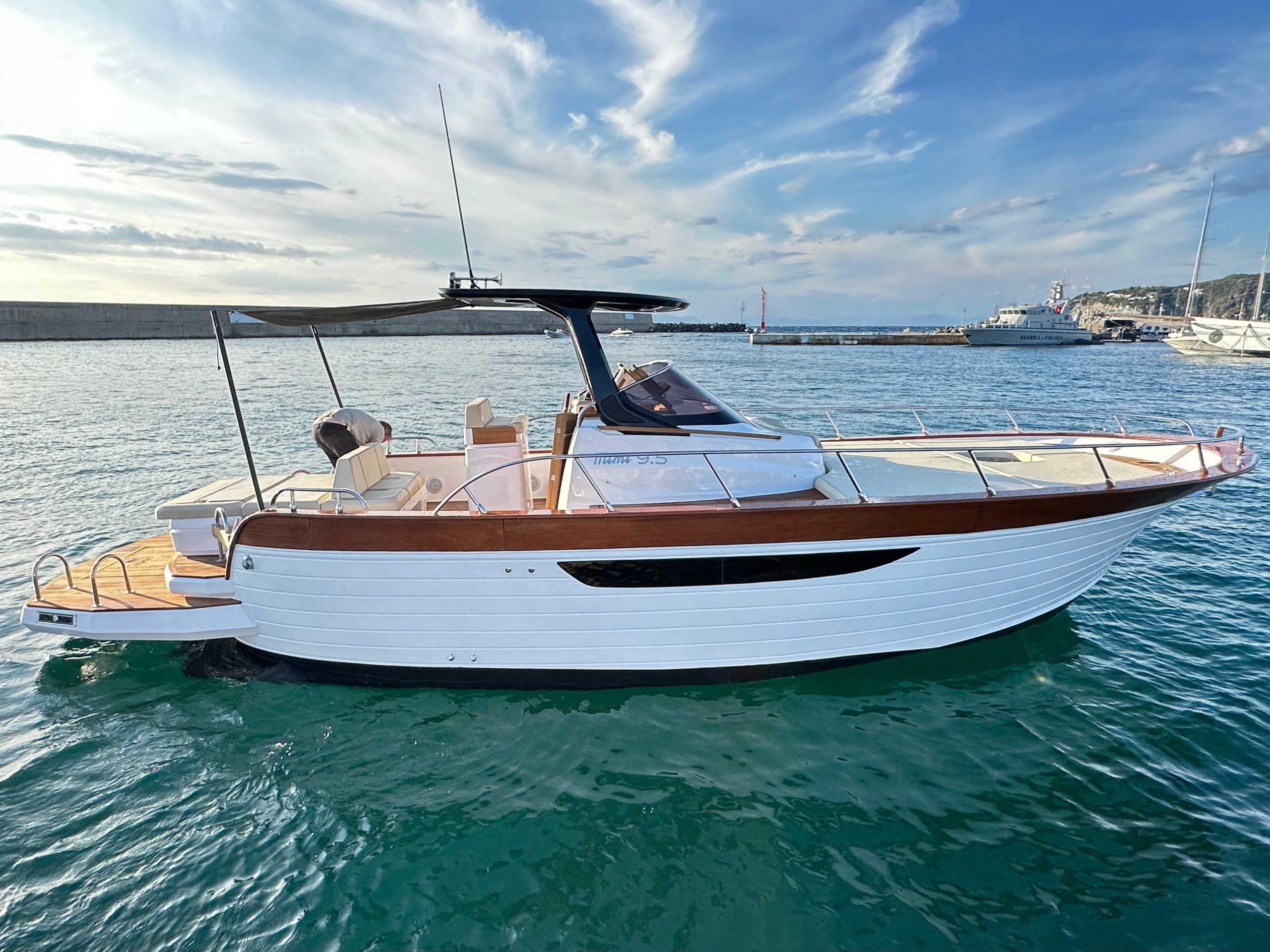 Gozzo Mimi Libeccio 9,5m Walk Around nel porto di Forio